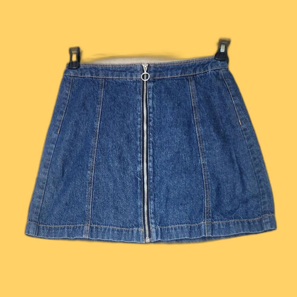 Divided  Woman's Front Zip Skirt Size 6